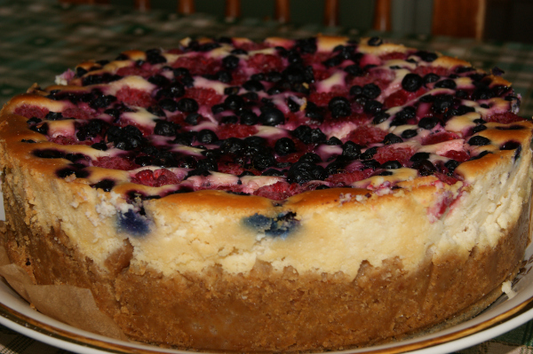 https://media.kinuskikissa.fi/uploads/kinuskit/cheese-cake.jpg