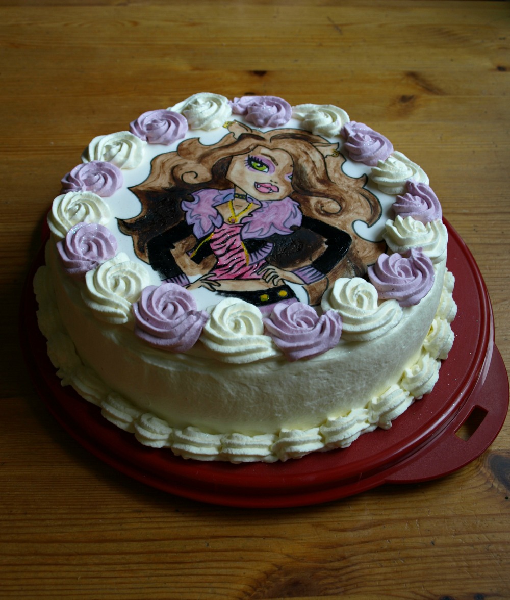 https://media.kinuskikissa.fi/uploads/kinuskit/monster-high-kakku-013pieni.jpg
