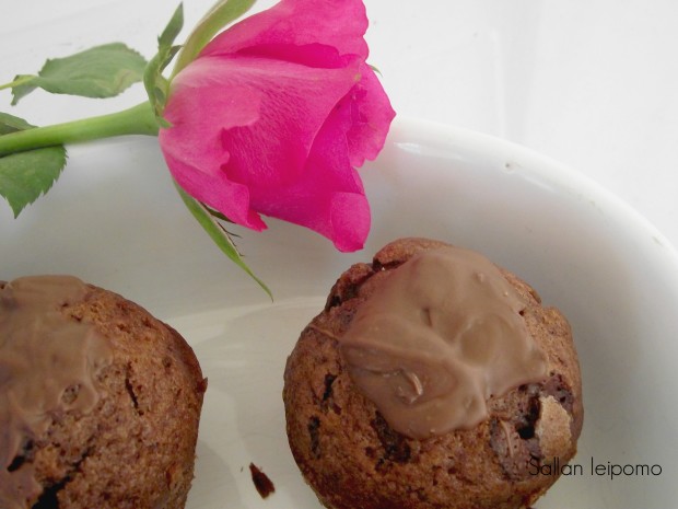https://media.kinuskikissa.fi/uploads/kinuskit/salla-leipoo/suklaamuffinit-21.04.jpg