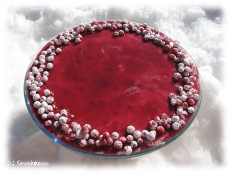 https://media.kinuskikissa.fi/uploads/sini/2008/04/puolukkatorttu1.JPG