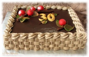 https://media.kinuskikissa.fi/uploads/sini/2008/11/suklaataytekakku2-300x193.jpg