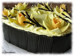 https://media.kinuskikissa.fi/uploads/sini/2009/03/narsissikakku3-300x225.jpg