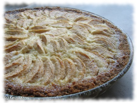 https://media.kinuskikissa.fi/uploads/sini/2009/08/sitruunaomenatorttu1.JPG
