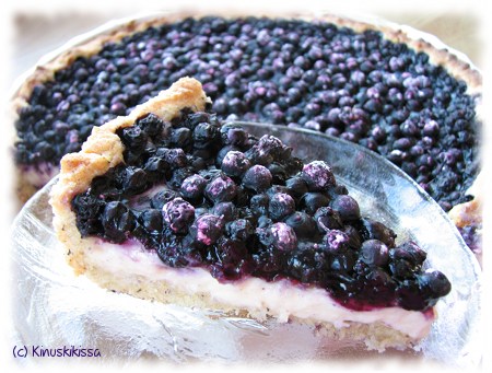 https://media.kinuskikissa.fi/uploads/sini/2009/08/vanilja_mustikkapiiras.jpg