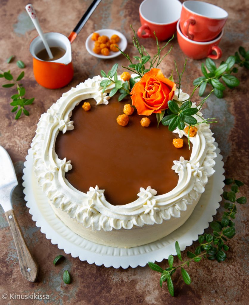 https://media.kinuskikissa.fi/uploads/sini/2009/10/kinuskikakku-1-836x1024.jpg