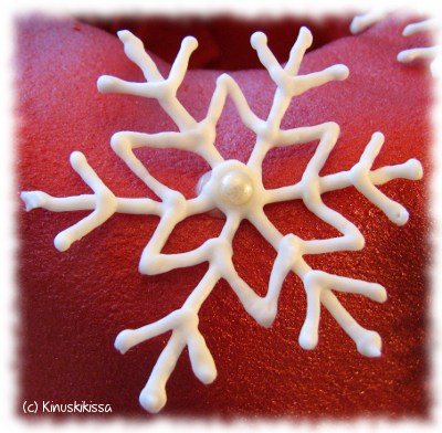 https://media.kinuskikissa.fi/uploads/sini/2009/12/lumihiutale.JPG