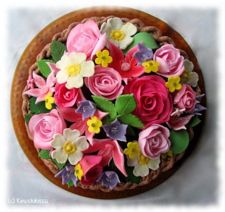 https://media.kinuskikissa.fi/uploads/sini/2010/07/kukkakori1.jpg
