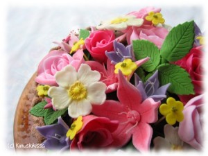 https://media.kinuskikissa.fi/uploads/sini/2010/07/kukkakori3-300x225.jpg