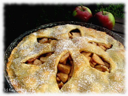 https://media.kinuskikissa.fi/uploads/sini/2010/08/apple_pie1.jpg