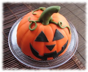 https://media.kinuskikissa.fi/uploads/sini/2010/10/halloween_kurpitsa1-300x246.jpg