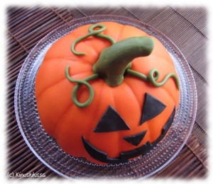 https://media.kinuskikissa.fi/uploads/sini/2010/10/halloween_kurpitsa3-300x260.jpg