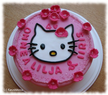 https://media.kinuskikissa.fi/uploads/sini/2010/12/hello_kitty_kakku1.jpg