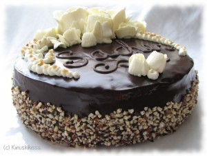 https://media.kinuskikissa.fi/uploads/sini/2011/03/sacher1-300x226.jpg