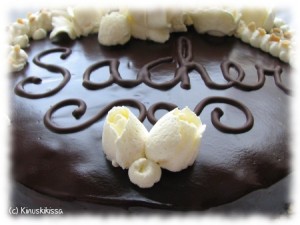 https://media.kinuskikissa.fi/uploads/sini/2011/03/sacher5-300x225.jpg