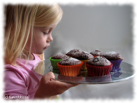 https://media.kinuskikissa.fi/uploads/sini/2011/03/suklaamuffinssit1.jpg