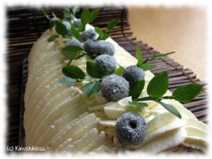 https://media.kinuskikissa.fi/uploads/sini/2011/07/mustikkakaaretorttu5-300x225.jpg