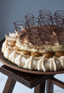 https://media.kinuskikissa.fi/uploads/sini/2013/04/tiramisu_pavlova-1-208x300.jpg
