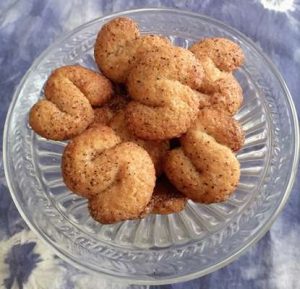 https://media.kinuskikissa.fi/uploads/sini/2018/08/20260515_1128412-300x289.jpg