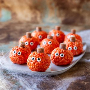 https://media.kinuskikissa.fi/uploads/sini/2022/01/halloween-kurpitsat-muromassasta-resepti-300x300.jpg