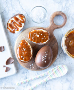 https://media.kinuskikissa.fi/uploads/sini/2022/03/salted-caramel-cheesecake-suklaamunat-1-249x300.jpg