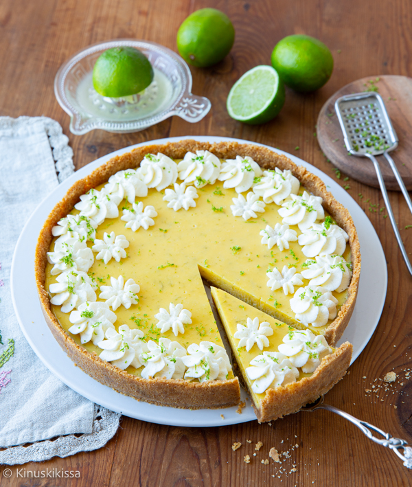 https://media.kinuskikissa.fi/uploads/sini/2022/04/key-lime-pie-2.jpg