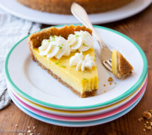 https://media.kinuskikissa.fi/uploads/sini/2022/04/key-lime-pie-5-300x268.jpg