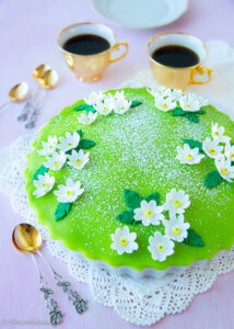 https://media.kinuskikissa.fi/uploads/sini/2022/04/prinsessapiirakka-3-214x300.jpg