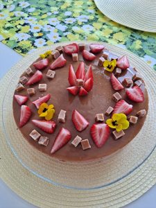 https://media.kinuskikissa.fi/uploads/sini/2022/07/20260517_103216-225x300.jpg