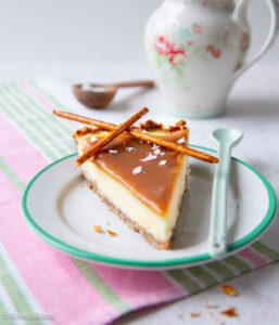 https://media.kinuskikissa.fi/uploads/sini/2022/08/salted-caramel-cheesecake-pie-4-257x300.jpg