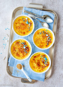 https://media.kinuskikissa.fi/uploads/sini/2022/11/creme-brulee-2-216x300.jpg
