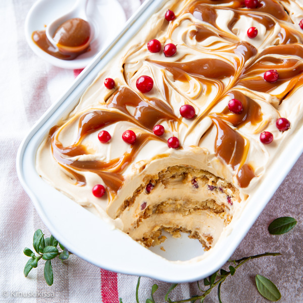 https://media.kinuskikissa.fi/uploads/sini/2023/09/karamelli-tiramisu-resepti.jpg
