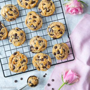 https://media.kinuskikissa.fi/uploads/sini/2024/02/vegaaniset-chocolate-chip-cookies-resepti-300x300.jpg