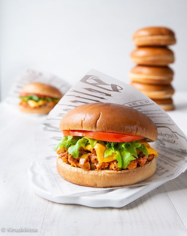 https://media.kinuskikissa.fi/uploads/sini/2024/06/sloppy-joe-hampurilainen-2-1.jpg