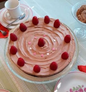 https://media.kinuskikissa.fi/uploads/sini/2024/11/Suklaakakku-vadelmilla-281x300.jpg