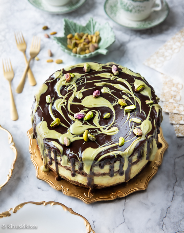 https://media.kinuskikissa.fi/uploads/sini/2025/09/dubai-suklaakakku-1.jpg