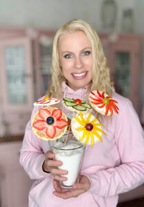 https://media.kinuskikissa.fi/uploads/sini/2025/09/kinuskikissa-209x300.jpg