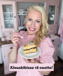 https://media.kinuskikissa.fi/uploads/sini/2025/10/FD7C6655-23C0-4E7C-B4FA-7EBFECC64A35-247x300.jpeg