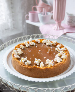 https://media.kinuskikissa.fi/uploads/sini/2025/10/salted-caramel-juustokakku-245x300.jpg