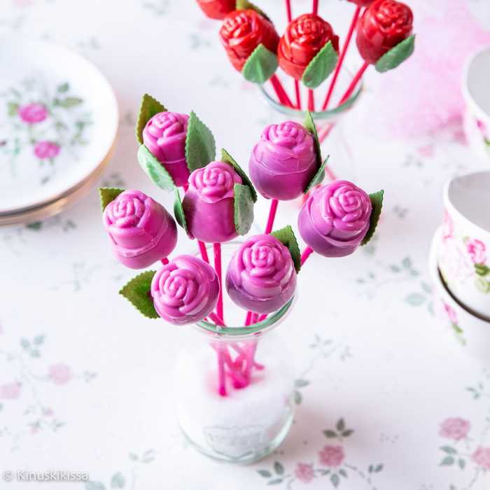https://media.kinuskikissa.fi/uploads/sini/2026/04/mansikkaruusut-resepti.jpg