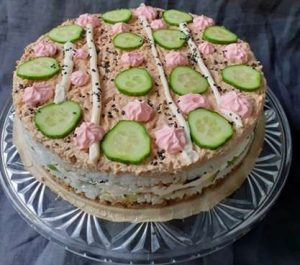 https://media.kinuskikissa.fi/uploads/sini/2026/06/Tonnikala-sushikakku-300x265.jpg