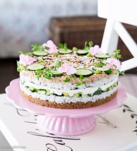 https://media.kinuskikissa.fi/uploads/sini/2026/06/tonnikala-sushikakku-2-271x300.jpg