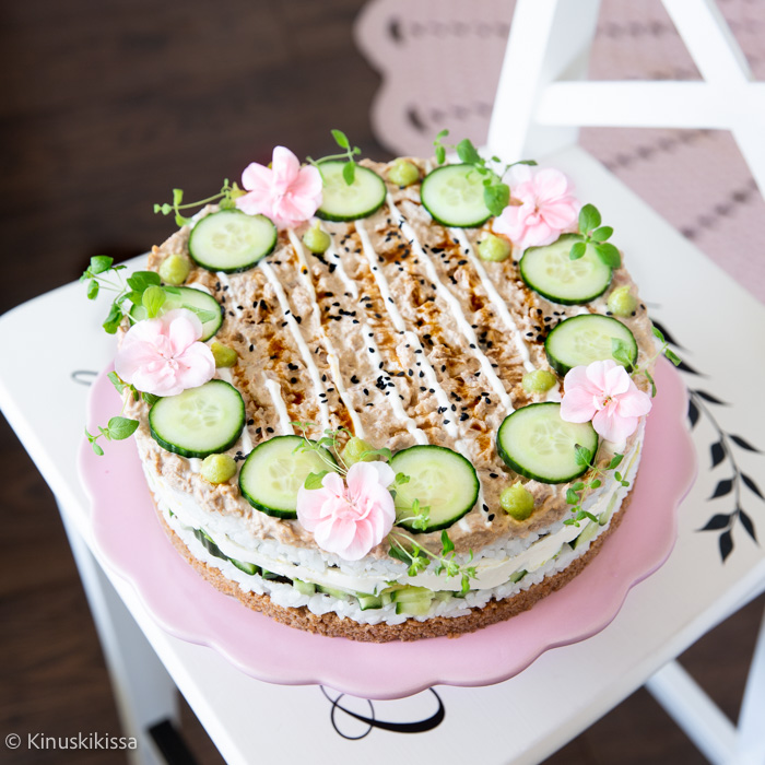 https://media.kinuskikissa.fi/uploads/sini/2026/06/tonnikala-sushikakku-resepti.jpg