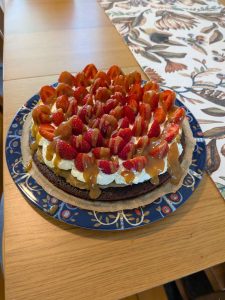 https://media.kinuskikissa.fi/uploads/sini/2026/07/1000011081-225x300.jpg
