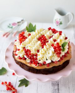 https://media.kinuskikissa.fi/uploads/sini/2026/07/herukka-mudoffee-2-240x300.jpg