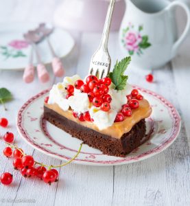 https://media.kinuskikissa.fi/uploads/sini/2026/07/herukka-mudoffee-pala-1-277x300.jpg