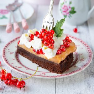 https://media.kinuskikissa.fi/uploads/sini/2026/07/herukka-mudoffee-resepti-1-300x300.jpg