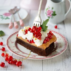 https://media.kinuskikissa.fi/uploads/sini/2026/07/herukka-mudoffee-resepti-300x300.jpg