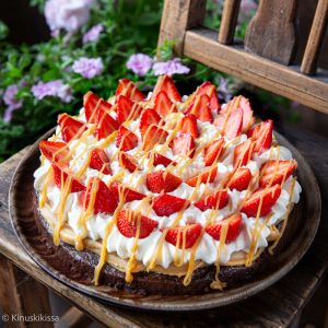 https://media.kinuskikissa.fi/uploads/sini/2026/07/mansikka-mudoffee-resepti-300x300.jpg