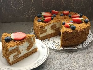 https://media.kinuskikissa.fi/uploads/sini/2026/08/hunaja-1-300x225.jpg