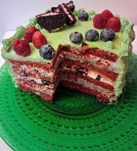 https://media.kinuskikissa.fi/uploads/sini/2026/09/auki-2-273x300.jpg